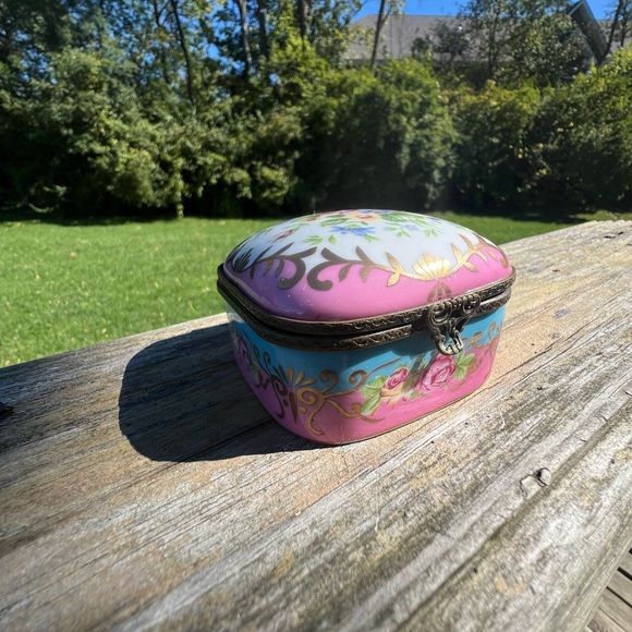 Vintage porcelain trinket box., - Picture 5 of 12